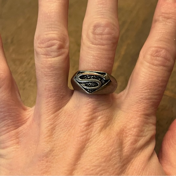 Superman Ring size 7.5 - Picture 3 of 4